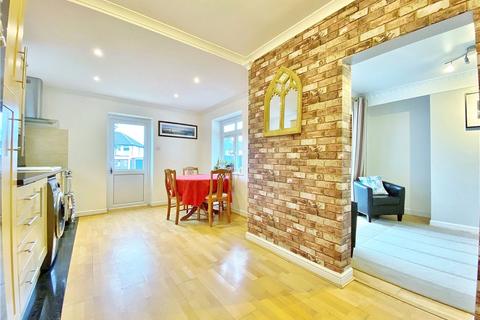 68 The Ridge, Twickenham, TW2 7NQ