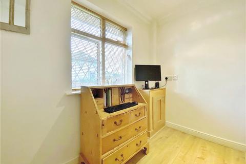 68 The Ridge, Twickenham, TW2 7NQ