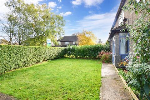 23 Crewes Close, Warlingham, CR6 9NX