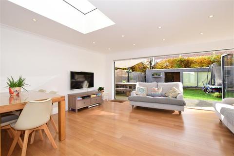23 Crewes Close, Warlingham, CR6 9NX