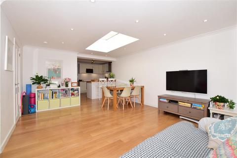 23 Crewes Close, Warlingham, CR6 9NX