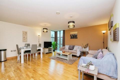 2 bedroom flat to rent, St George Building,