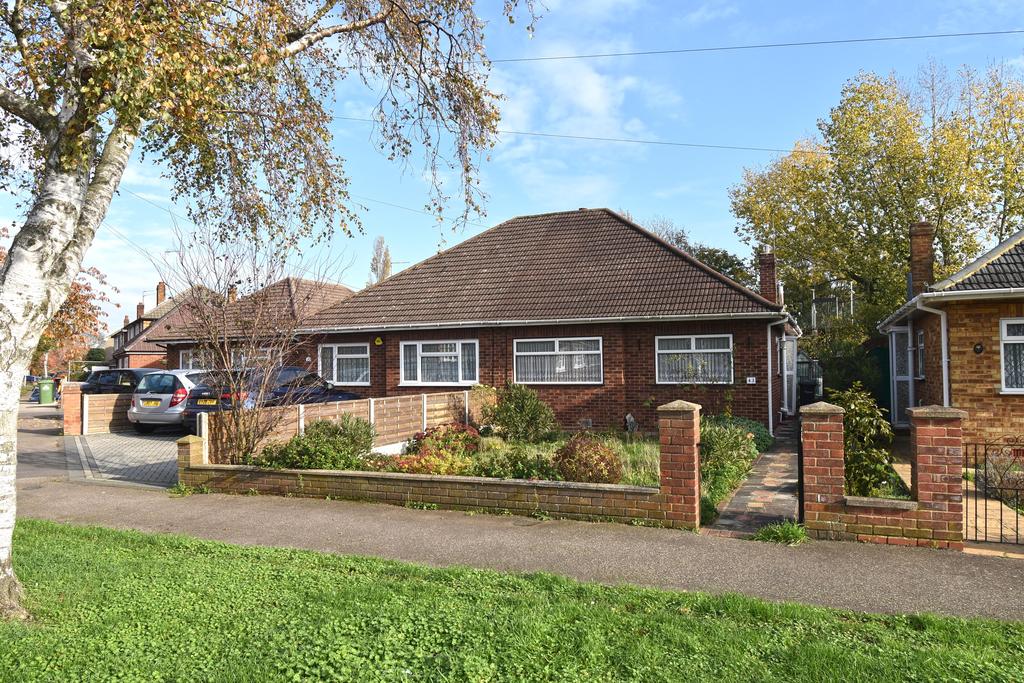 Dudley Gardens, Waltham Cross EN8 2 bed semidetached bungalow for sale £395,000