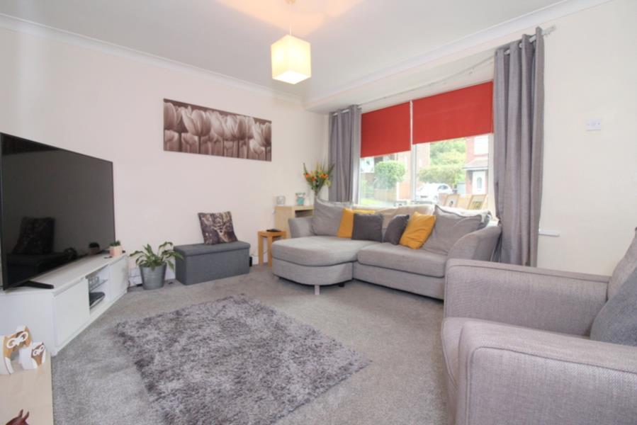 SUNNYRIDGE AVENUE, PUDSEY, LEEDS, LS28 7PN 3 bed semidetached house