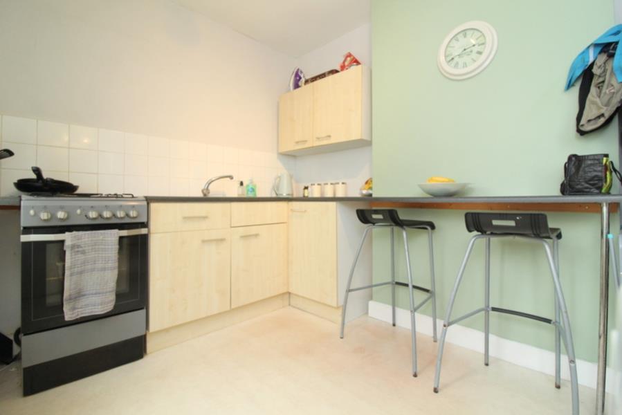 SUNNYRIDGE AVENUE, PUDSEY, LEEDS, LS28 7PN 3 bed semidetached house