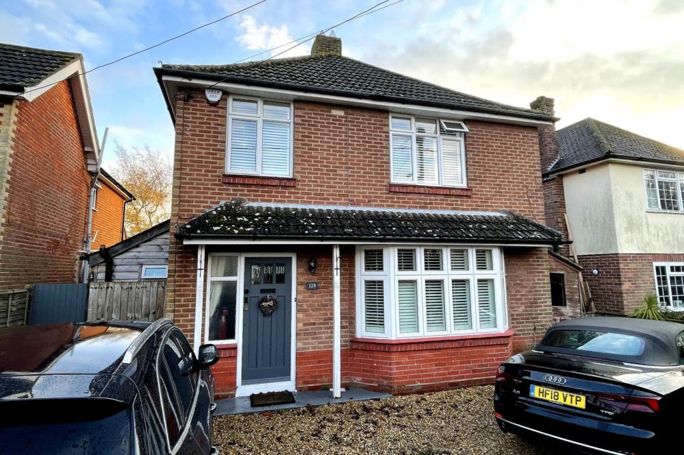 Northfield Road, Ringwood, BH24 1SU 3 bed detached house £600,000