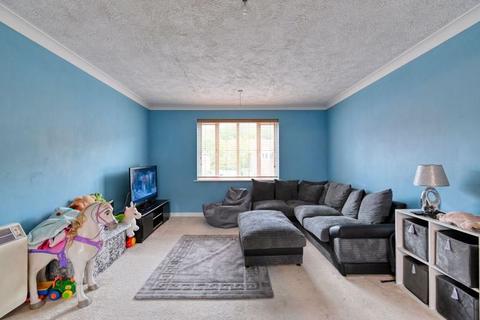 Flat D, 13 Cutter Close, Upnor, Rochester, ME2 4GY