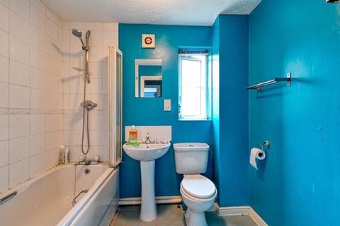 Flat D, 13 Cutter Close, Upnor, Rochester, ME2 4GY