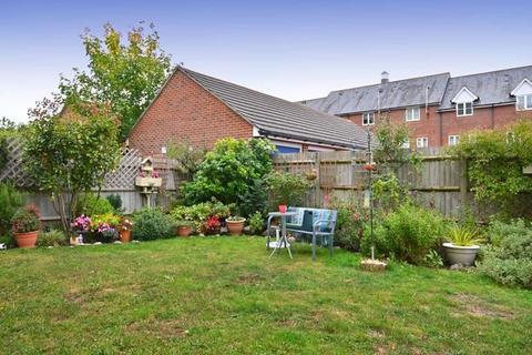 Flat D, 13 Cutter Close, Upnor, Rochester, ME2 4GY