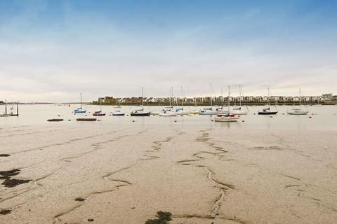 Flat D, 13 Cutter Close, Upnor, Rochester, ME2 4GY