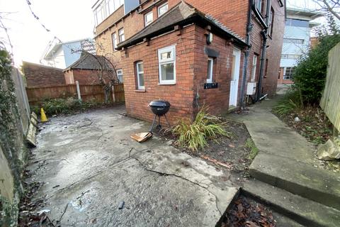 7 bedroom semi-detached house to rent, Leeds, LS6