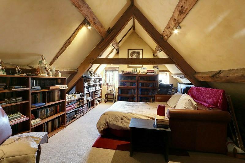 Bedroom 4/Library