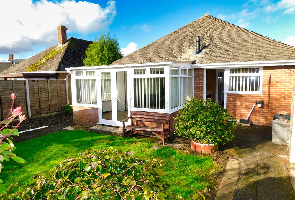 Barnsfield Crescent, Totton, Southampton SO40 2 bed detached bungalow