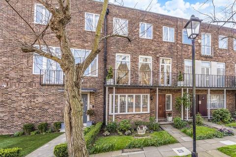 4 Middle Field, London, NW8 6NE