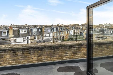 12 Salisbury Mews, London, SW6 7DS