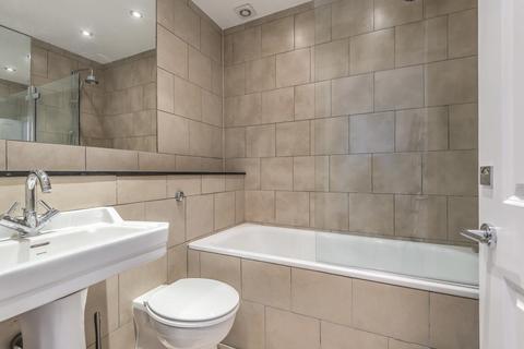 12 Salisbury Mews, London, SW6 7DS