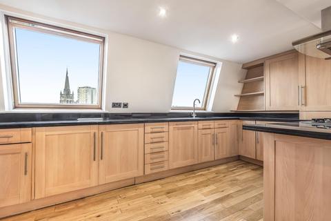 12 Salisbury Mews, London, SW6 7DS