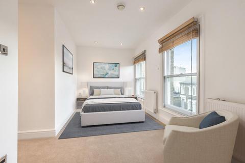 12 Salisbury Mews, London, SW6 7DS