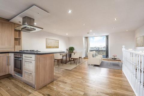 12 Salisbury Mews, London, SW6 7DS