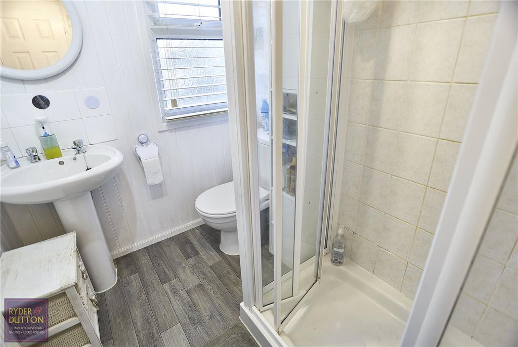 Shower Room: