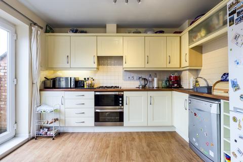 10 Bridgeside, Carnforth, LA5 9LF