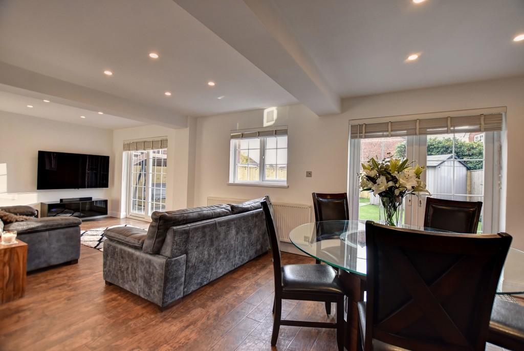 Berkeley Close, Boldon Colliery 5 bed detached house £375,000