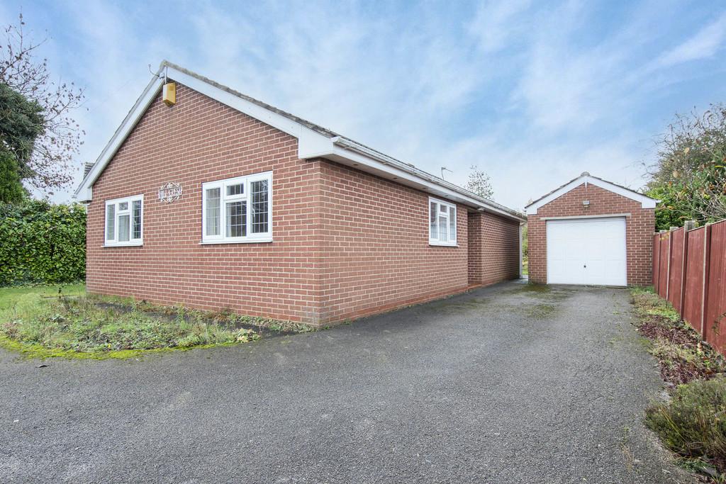 Lings Lane, Hatfield 3 bed detached bungalow £235,000