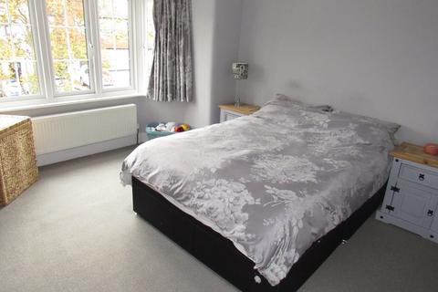 23 Hillside Gardens, Wallington, SM6 9NX