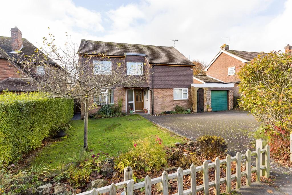 Bounds Oak Way, Southborough 3 bed detached house £775,000