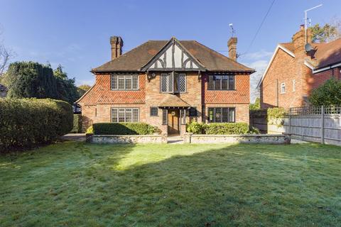 4 bedroom detached house to rent, Fishers, 31 Lewes Road