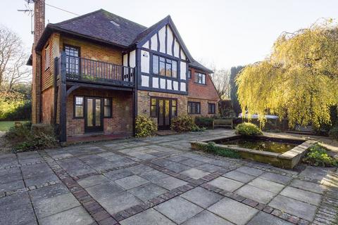 4 bedroom detached house to rent, Fishers, 31 Lewes Road