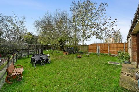 Broadacres Back Lane, East Hanningfield, Chelmsford, CM3 8BL