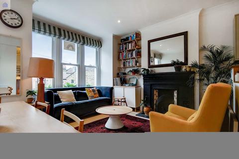 24b Prideaux Road, London, SW9 9LH