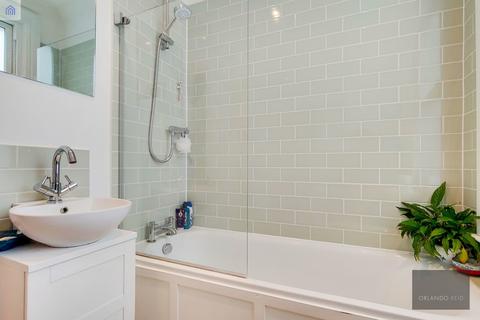 24b Prideaux Road, London, SW9 9LH