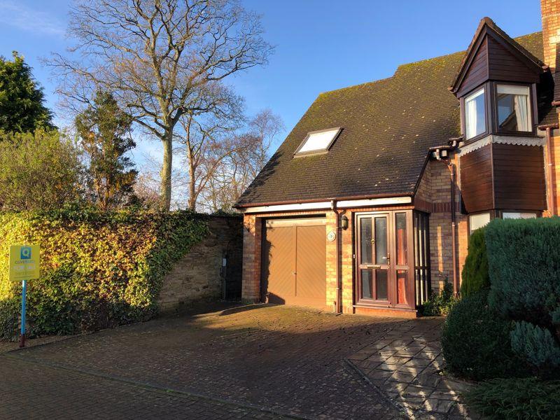 Woodland Court, Truro 3 bed end of terrace house £280,000