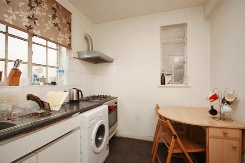 1 bedroom in a flat share to rent, Western Avenue, East Acton, London, W3 7TZ