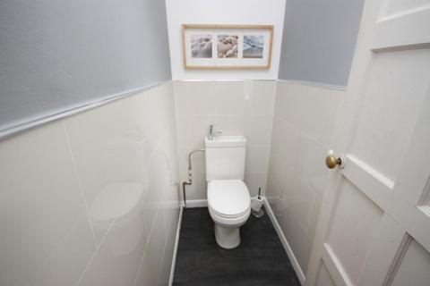 1 bedroom in a flat share to rent, Western Avenue, East Acton, London, W3 7TZ