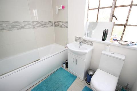 1 bedroom in a flat share to rent, Western Avenue, East Acton, London, W3 7TZ