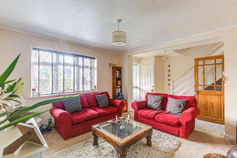 32 Crewes Lane, Warlingham, CR6 9NS