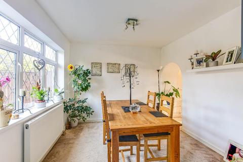 32 Crewes Lane, Warlingham, CR6 9NS