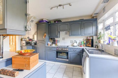 32 Crewes Lane, Warlingham, CR6 9NS