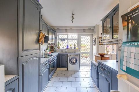 32 Crewes Lane, Warlingham, CR6 9NS
