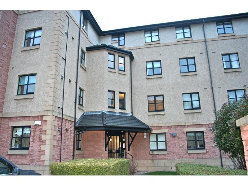 Russell Gardens, Edinburgh, EH12 2 bed flat £925 pcm (£213 pw)