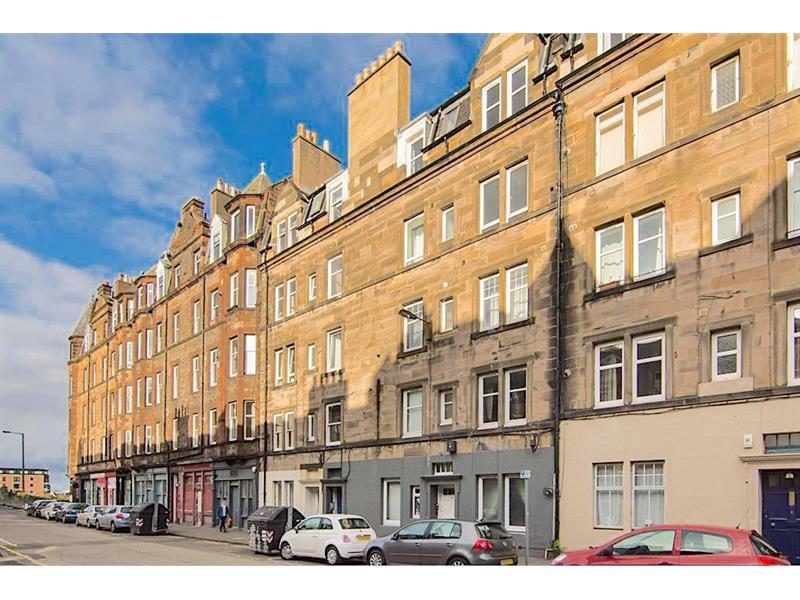 St Peters Place, Edinburgh EH3 1 bed flat £825 pcm (£190 pw)