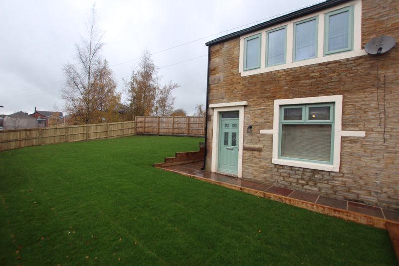 Featherstall Road, Littleborough OL15 8DH 4 bed semidetached house £
