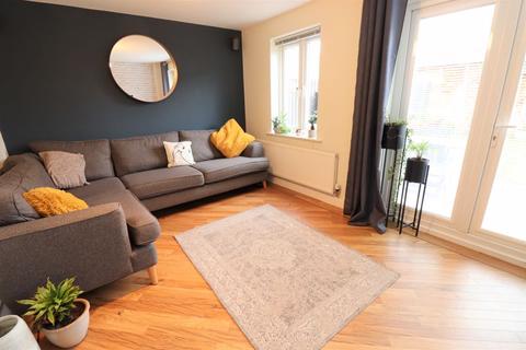 18 Bryce Drive, Bromborough, Wirral, CH62 2ET