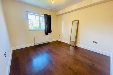 2 bedroom flat to rent, Fellowes Close, Watford