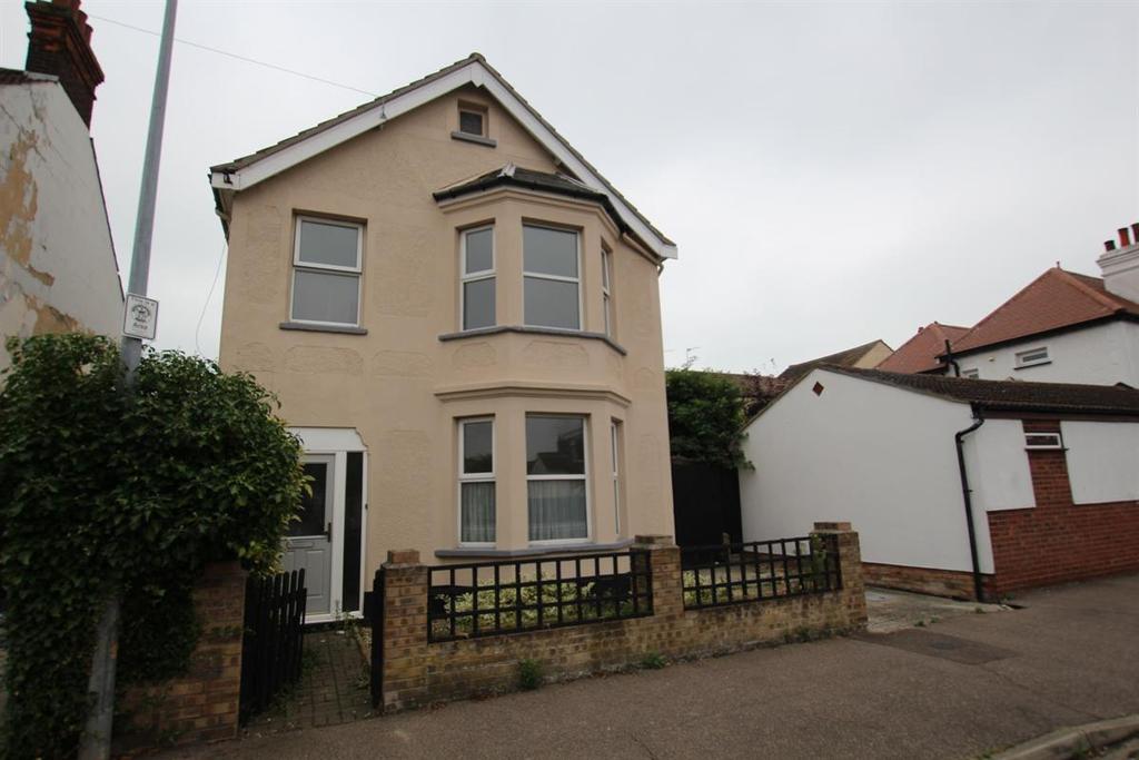 Walton Road, ClactononSea 4 bed detached house £1,200 pcm (£277 pw)