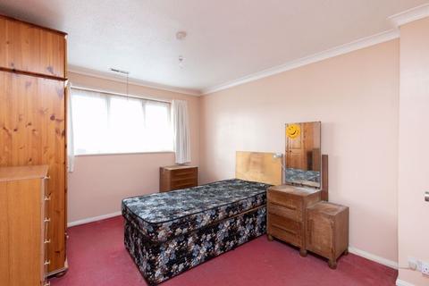 6 Lake Avenue, Bromley, BR1 4EN