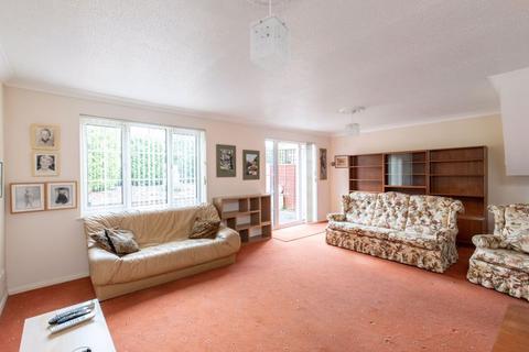 6 Lake Avenue, Bromley, BR1 4EN